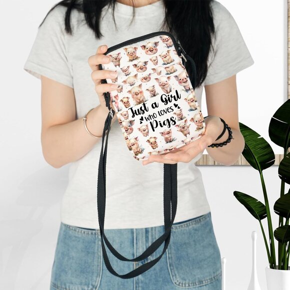 Funny Pig Crossbody Bag - Perfect Gift for Animal Lovers and Trendy Women - Picture 3 of 7